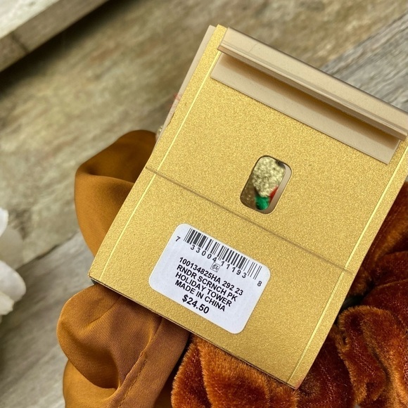 NWT HOLIDAY LANE SET OF TWO - REINDEER/BROWN SCRUNCHIES - Picture 4 of 4